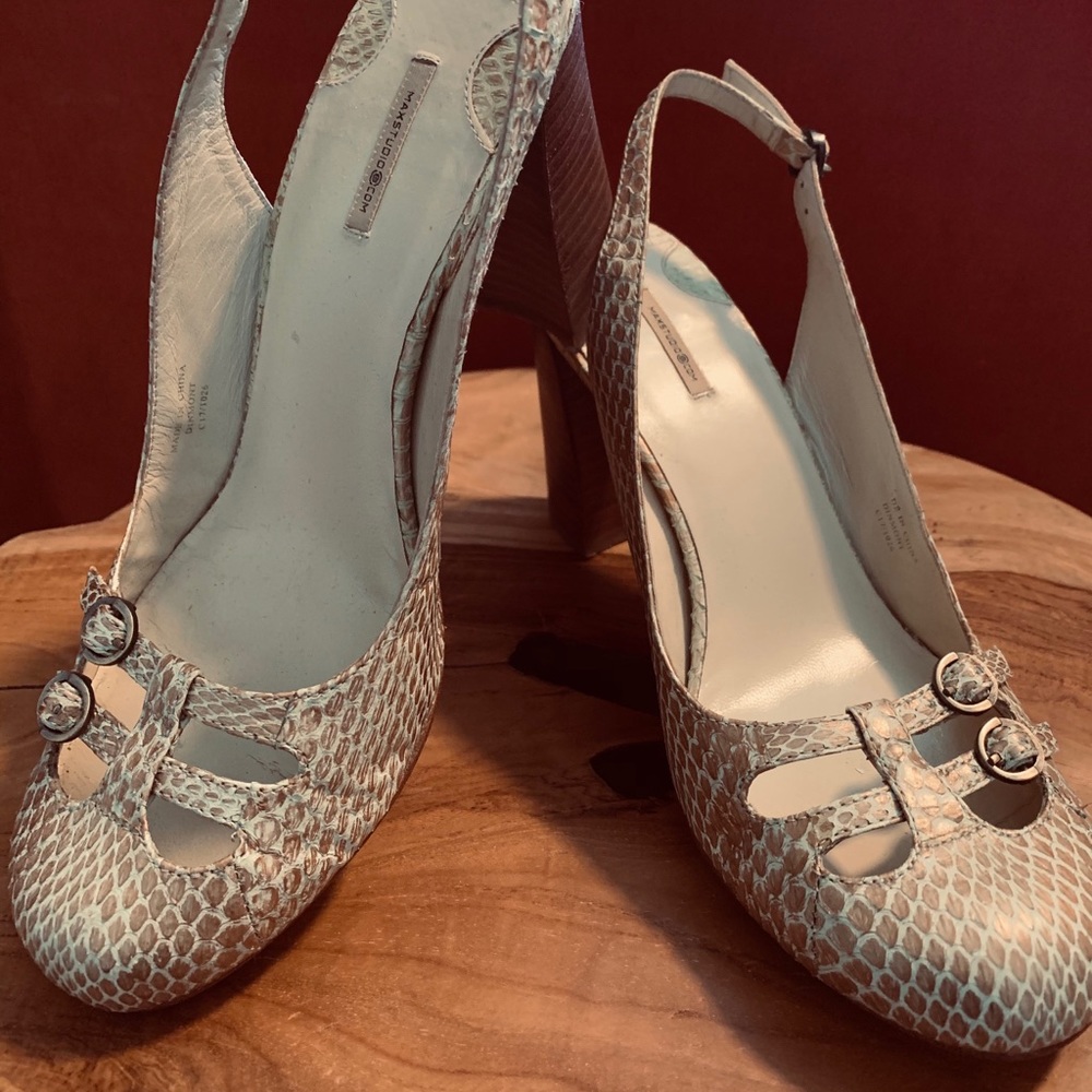 Max Studio - women round toe high heel leather shoes (Size 6)